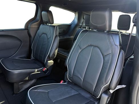 New 2026 Chrysler Pacifica Limited w/ S Appearance Package image 14