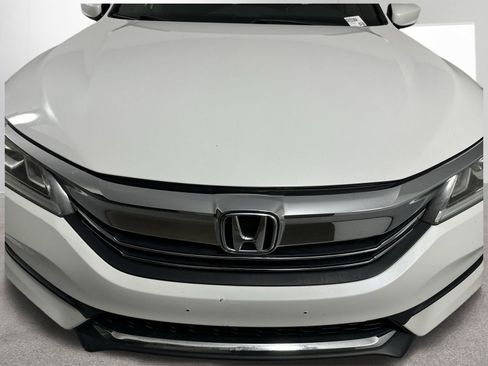 Used 2017 Honda Accord Sport image 25