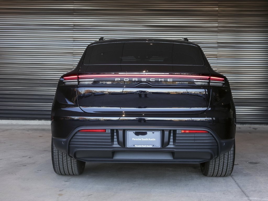 Certified 2026 Porsche Macan Electric RWD image 6