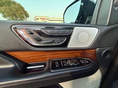 Used 2020 Lincoln Navigator L Reserve w/ Equipment Group 208A Reserve AWD/4WD image 17