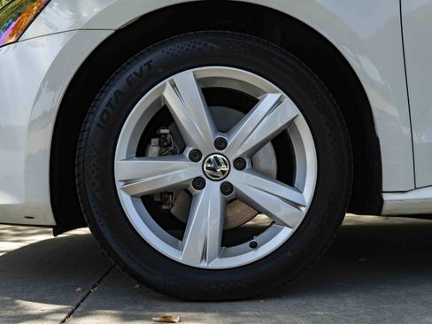 Used 2013 Volkswagen Passat 2.5 SE FWD image 14