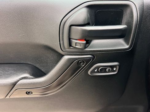 Used 2017 Jeep Wrangler Unlimited Sahara image 13