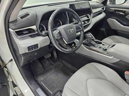 Used 2021 Toyota Highlander Limited image 28