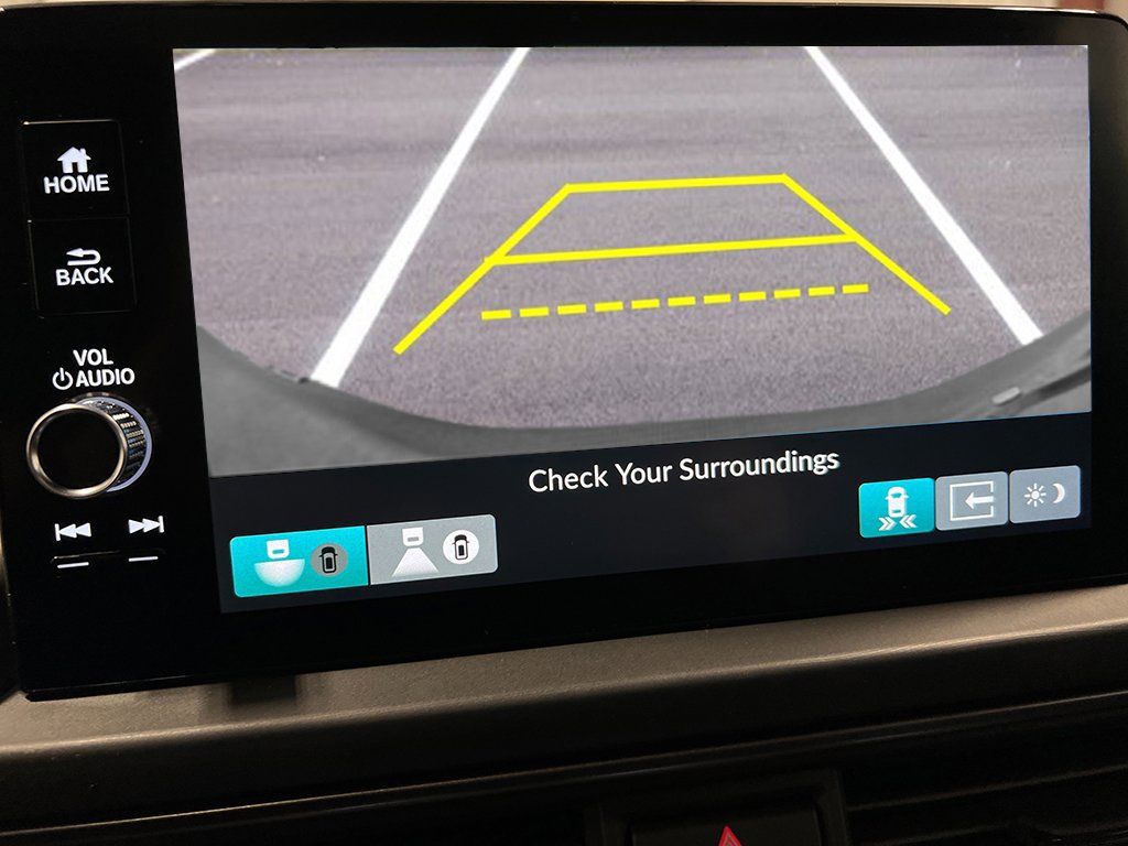 Used 2025 Honda Pilot TrailSport image 27