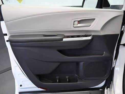 Used 2021 Toyota Sienna LE image 9