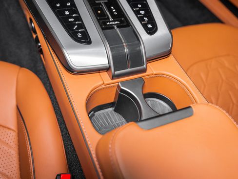 Used 2025 Aston Martin Vanquish image 39