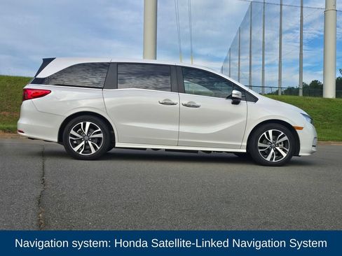 Used 2024 Honda Odyssey Touring image 2