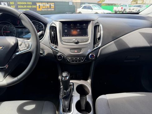 Used 2019 Chevrolet Cruze LT w/ Convenience Package FWD image 23
