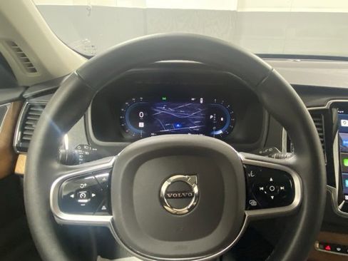 Used 2025 Volvo XC90 B6 Plus image 15