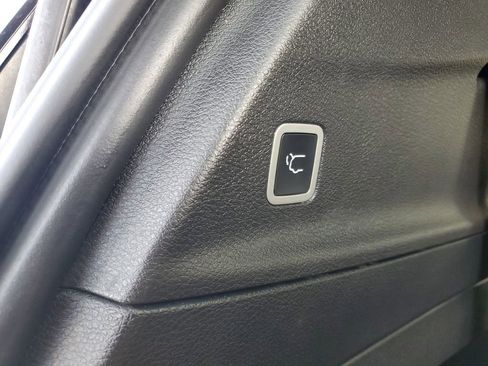 Used 2025 Chrysler Pacifica Select image 33