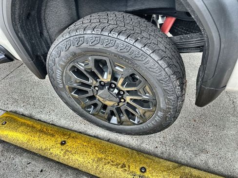 New 2026 GMC Sierra 2500 AT4 w/ AT4 Premium Plus Package AWD/4WD image 12