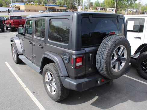 Used 2018 Jeep Wrangler Unlimited Sahara w/ Cold Weather Group image 9