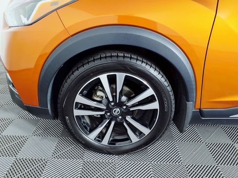 Used 2019 Nissan Kicks SR w/ SR Premium Package FWD image 7