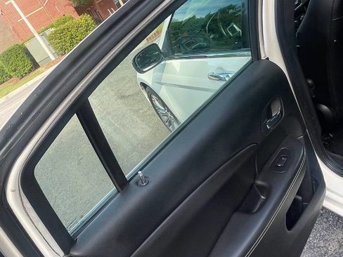 Used 2011 Chrysler 200 Limited image 15