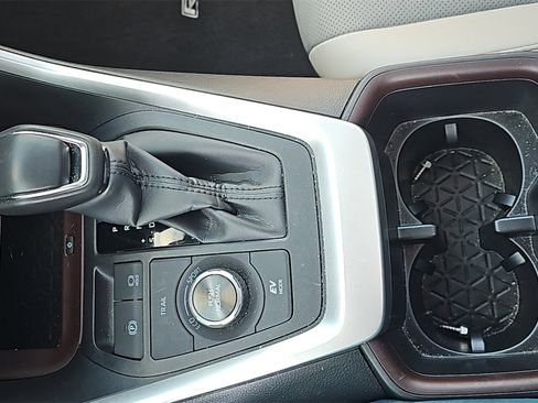 Used 2025 Toyota RAV4 Limited image 19
