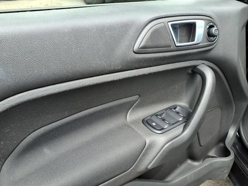 Used 2014 Ford Fiesta SE w/ Equipment Group 201A FWD image 5