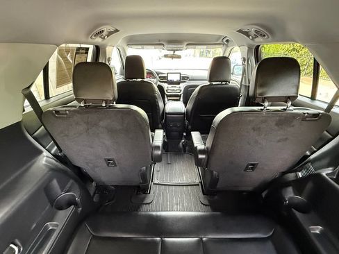 Used 2024 Ford Explorer XLT w/ Equipment Group 202A AWD/4WD image 39