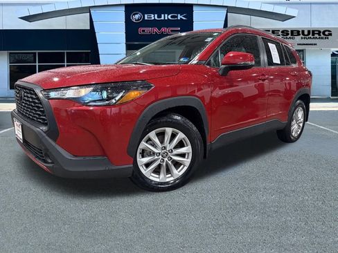 Used 2023 Toyota Corolla Cross LE image 3