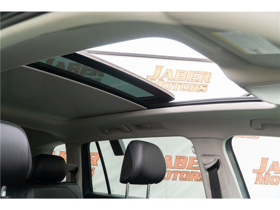 Used 2020 Volkswagen Tiguan SE w/ Panoramic Sunroof Package FWD image 6