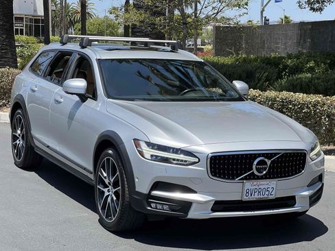 Used 2020 Volvo V90 T6 Cross Country AWD/4WD image 18