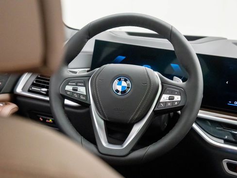 New 2026 BMW X5 xDrive50e image 11