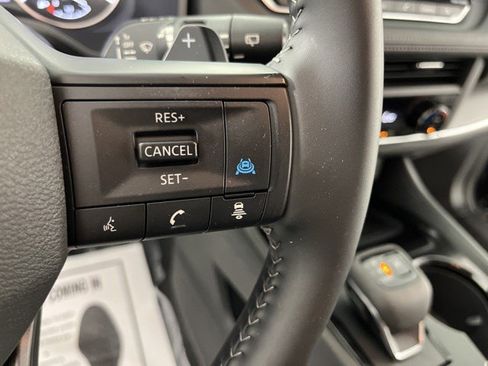 Used 2026 Nissan Rogue SV FWD image 18