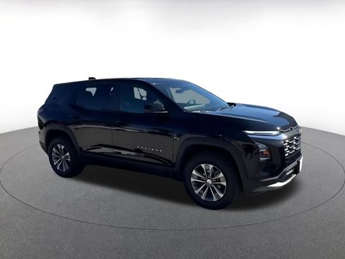 Used 2025 Chevrolet Equinox LT image 2