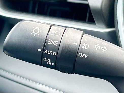 Used 2024 Toyota Highlander XLE FWD image 35