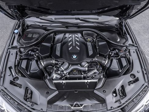 Used 2023 BMW M550i xDrive w/ Executive Package AWD/4WD image 36