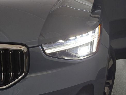 Used 2023 Volvo XC40 B5 Ultimate w/ Protection Package Premier image 33