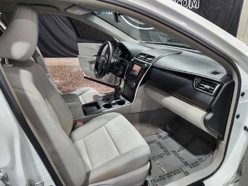 Used 2016 Toyota Camry LE FWD image 12
