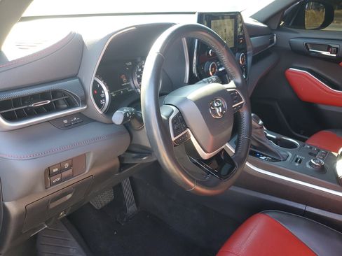 Used 2023 Toyota Highlander XSE image 16