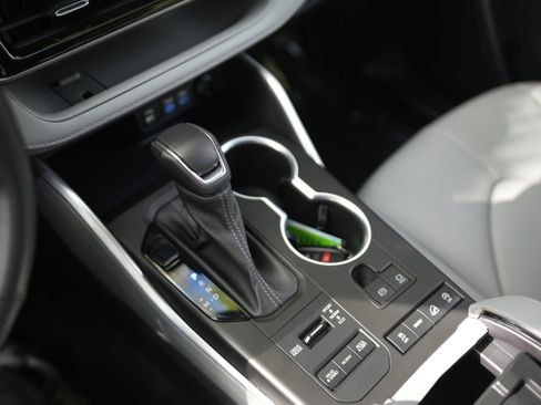 Used 2022 Toyota Highlander XLE image 13