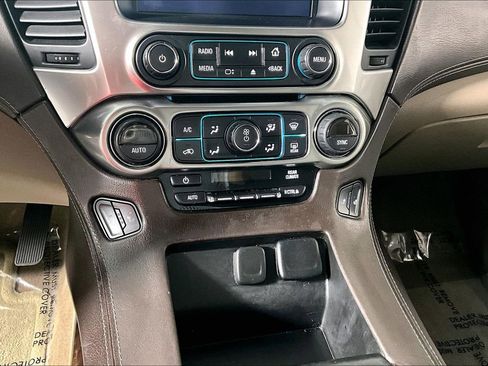 Used 2015 Chevrolet Suburban LT image 32