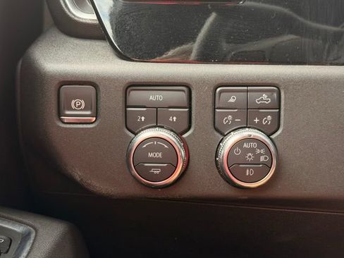 Used 2025 GMC Sierra 1500 SLT AWD/4WD image 24