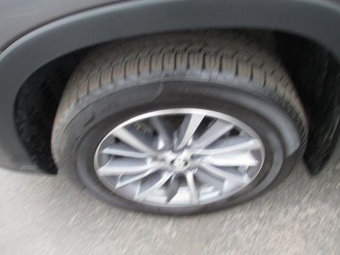 Used 2019 Toyota Highlander XLE image 11