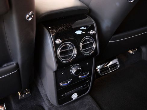 Used 2021 Rolls-Royce Cullinan image 27