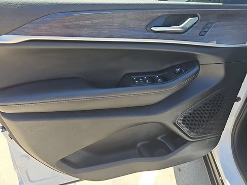 Certified 2025 Jeep Grand Cherokee Limited AWD/4WD image 15