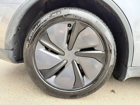 Used 2026 Tesla Model Y Long Range image 33