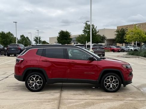 Used 2025 Jeep Compass Limited AWD/4WD image 5
