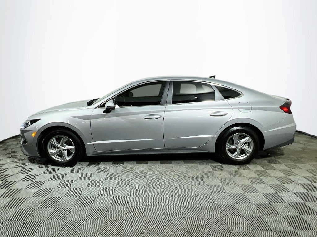Used 2023 Hyundai Sonata SE FWD image 4