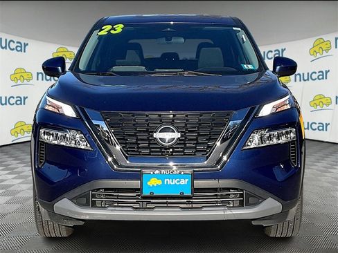 Used 2023 Nissan Rogue SV image 2
