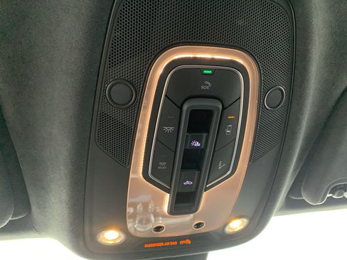Used 2023 Bentley Bentayga AWD/4WD image 27