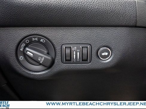 Used 2016 Dodge Challenger R/T w/ Driver Convenience Group image 27