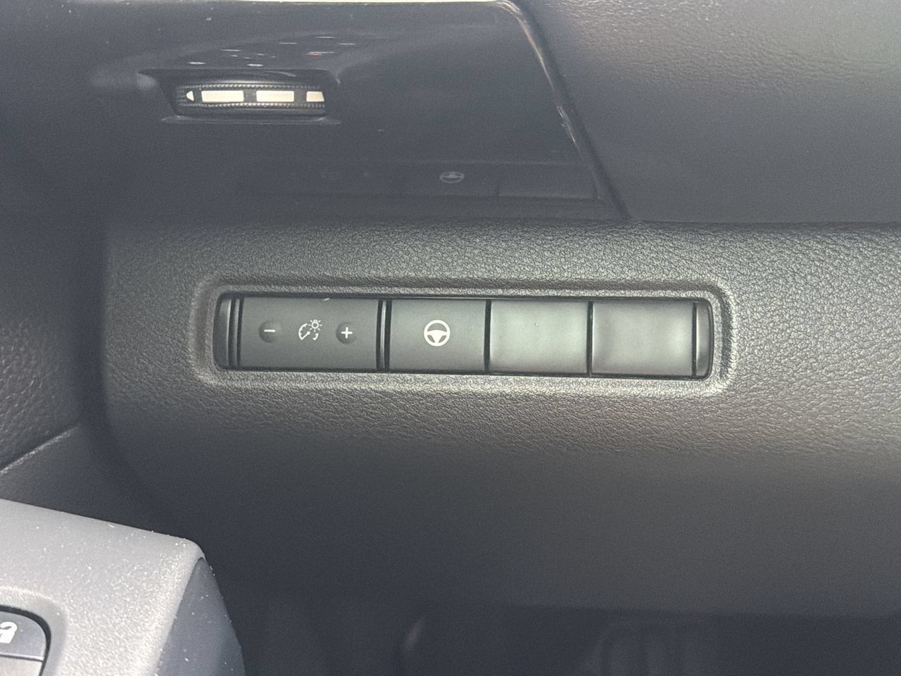 Used 2024 Nissan Pathfinder SV FWD image 26