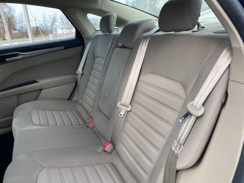 Used 2019 Ford Fusion SE image 15