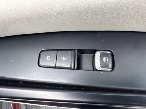 Used 2024 Kia Carnival LX image 30