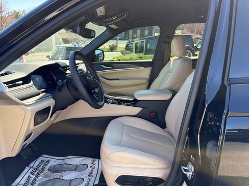 Used 2023 Jeep Grand Cherokee Limited image 20