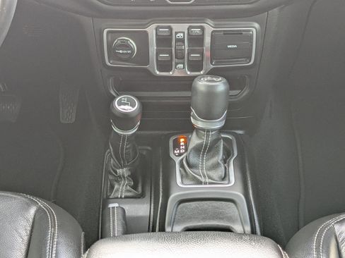 Used 2018 Jeep Wrangler Unlimited Sahara w/ Safety Group image 19