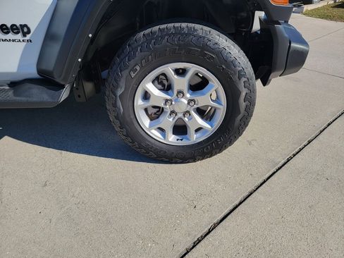 Used 2022 Jeep Wrangler Sport image 2